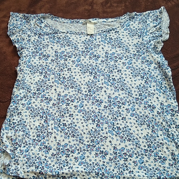 H&M Adorable ruffle sleeve top - Picture 1 of 3
